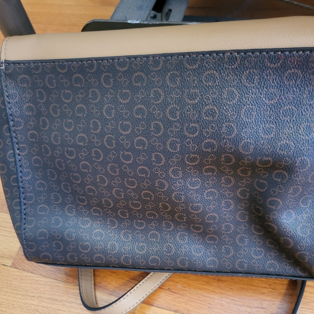 Vintage GUESS Taupe and Black Logo Crossbody Shoulder Bag - Picture 2 of 4